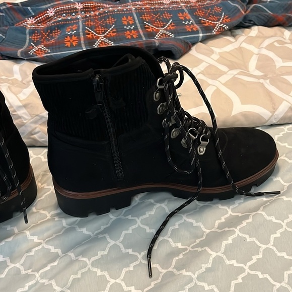 Cliffs New Black Suede boots size 9 1/2 M - Picture 4 of 7